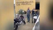 O médico, vinculado ao programa 'Mais Médicos', foi flagrado em sua residência com animais mortos e em estado crítico. - Divulgação