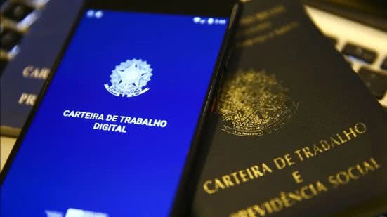 O número de trabalhadores com carteira assinada se manteve estável, mesmo com o aumento da taxa de desemprego no trimestre. - Marcelo Camargo/Agência Brasil