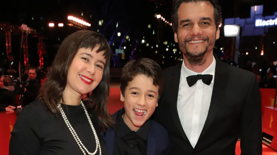 Wagner Moura, esposa, e um dos filhos - Andreas Rentz/Getty Images