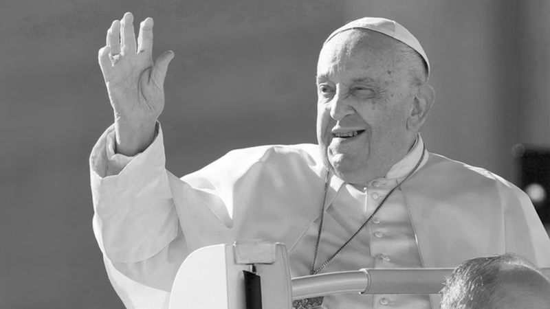 As reformas nos rituais funerários do papa Francisco visam enfatizar sua humildade como pastor e discípulo de Cristo, não como uma figura de poder. - Foto: Getty Images