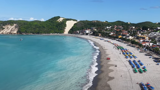 Obra do aterro hidráulico que ampliou a faixa de areia na praia de Ponta Negra - Prefeitura de Natal / Carla Belke