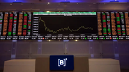O Ibovespa caiu 2,66% devido ao clima de aversão ao risco nos mercados internacionais, com quedas acentuadas na Ásia e Europa. - Foto: Divulgação B3