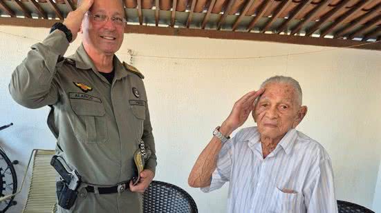 Coronel Alarico e o Sargento Reformado Antônio Matias - Reprodução Assessoria