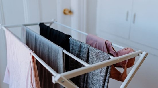 Conheça os locais ideais para secar roupas no inverno - crédito: Michele Pevide de Getty Images Signature