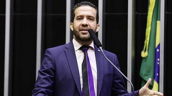 Janones confirmou o incidente, mas afirmou que não houve discussão com os garçons do La Vitrola em Havana - Reprodução/Câmara dos Deputados