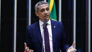Gustavo Gayer defende que a medida tem como objetivo garantir a liberdade de expressão dos políticos eleitos. - Reprodução/Câmara dos Deputados