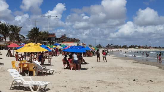 Os trechos impróprios incluem a Foz do Rio Pirangi e a Praia de Areia Preta, entre outros, com níveis de contaminação preocupantes. - Divulgação/SEMURB
