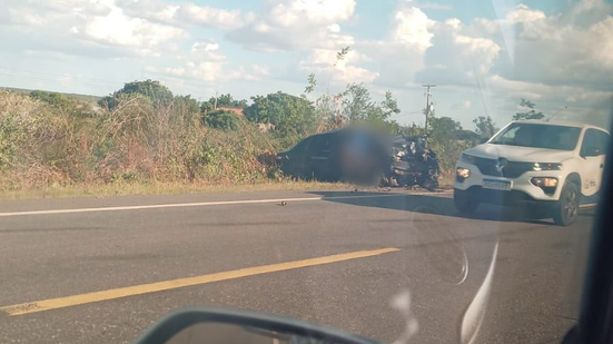 A colisão envolveu um Fiat Siena, onde estava o taxista, e um Jeep Renegade - Redes Sociais