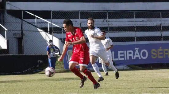 A última partida entre as equipes no Lacerdão terminou com vitória do Central, que busca repetir o feito neste domingo - Divulgação/América FC