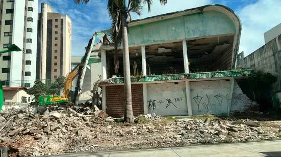 Imagem Prédio histórico da ASSEN em Natal começa a ser demolido