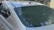Inconformado com a decisão, o bombeiro passou a seguir o veículo. Em certo momento, o homem sacou uma arma de fogo e efetuou disparos contra o carro - Divulgação