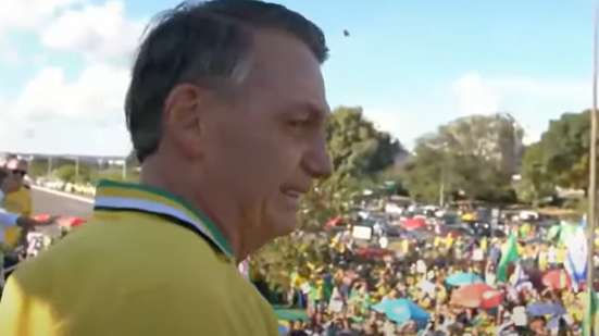 Jair Bolsonaro comparece na manifestação pela anistia - Reprodução/Veja