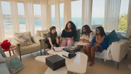 Filhas de Gloria Maria exibem casa da mãe em Búzios - Imagem: Reprodução/Globo