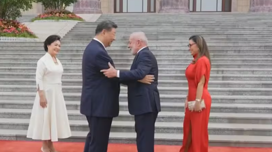 Em Pequim, Lula e Xi Jinping assinam acordos de cooperação nas áreas de finanças, tecnologia e infraestrutura - Foto: Jornal Nacional/Reprodução