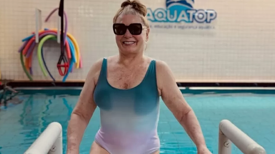 Vera Fischer posa sorridente após aula de natação - Imagem: Reprodução/Instagram