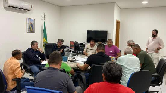 A decisão vem após a realização da quinta audiência de mediação entre trabalhadores e empresários do setor - Foto: Ana Bezerra