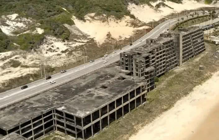 Demolição do pavimento excedente do Hotel BRA se arrasta desde 2023, com prazos e decisões judiciais que têm sido constantemente postergados. - Divulgação