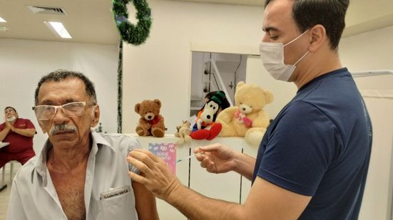 A vacina trivalente protege contra cepas da Influenza B, H1N1 e H3N2, disponível em 60 salas de vacinação na cidade. - Divulgação