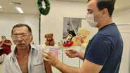 A vacina trivalente protege contra cepas da Influenza B, H1N1 e H3N2, disponível em 60 salas de vacinação na cidade. - Divulgação