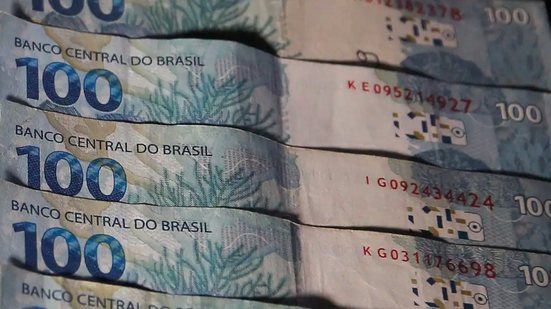 A estimativa da equipe econômica é de que a ampliação da faixa de isenção retiraria cerca de 10 milhões de brasileiros da base de contribuintes do IR - José Cruz/Agência Brasil