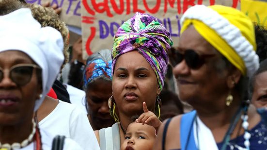 A situação das mulheres pretas é ainda mais grave: 72% relataram sofrer mais de um tipo de preconceito - Tânia Rêgo/Agência Brasil