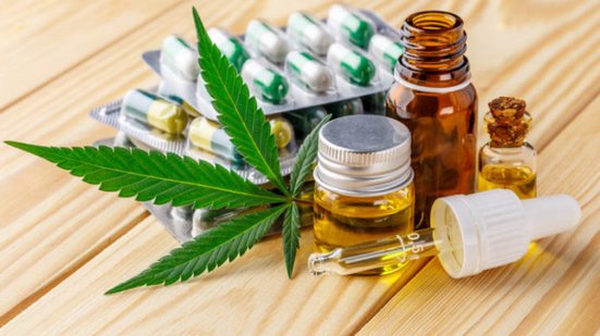 Com mais de 670 mil usuários, o uso medicinal da cannabis no Brasil enfrenta desafios de acesso e altos custos de produção. - Divulgação