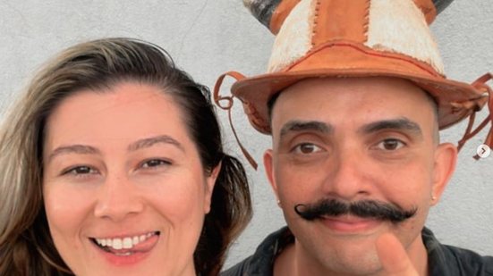 O casal, que tem mais de 100 encontros extraconjugais registrados, afirma que a prática ajudou a fortalecer a relação - Reprodução/Redes sociais