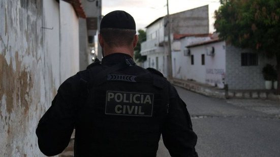 Após ações, os policiais localizaram o suspeito, que havia fugido do local do crime - Divulgação/Polícia Civil do RN