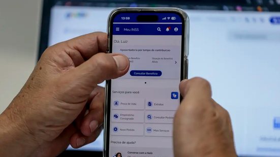 A medida passa a valer na plataforma Meu INSS, disponível pela internet - Joédson Alves/Agência Brasil