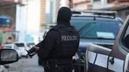 Após ações investigativas, os policiais civis localizaram o condenado e efetuaram a prisão dele - Divulgação/Polícia Civil do RN