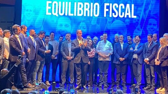 Com a presença de líderes de várias legendas, Tarcísio destaca a necessidade de um projeto unificado para o Brasil em meio a incertezas políticas. - Divulgação