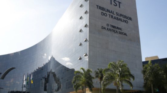Dados de 2025 indicam que o aumento na judicialização deve continuar, com mais de 1,2 milhão de novas ações já protocoladas no primeiro quadrimestre. - Divulgação