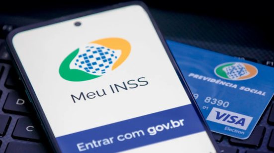 A partir de 26 de maio, aposentados e pensionistas receberão reembolso de descontos indevidos na folha de abril. - Divulgação