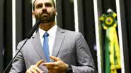 Eduardo Bolsonaro se posiciona contra o pedido da PGR e sugere que o governo Lula deve decidir sobre a disputa com os EUA. - Divulgação