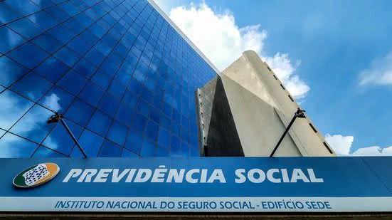 De acordo com relatórios da Controladoria-Geral da União (CGU), o INSS chegou a suspender o sistema anterior de forma temporária, mas voltou a utilizá-lo - Rafa Neddermeyer/Agência Brasil
