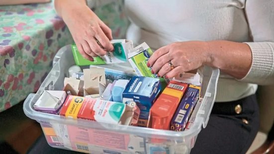 Pesquisa mostra que 68% dos brasileiros usam a internet para buscar informações sobre saúde e medicamentos, aumentando a conscientização sobre o uso seguro. - Divulgação