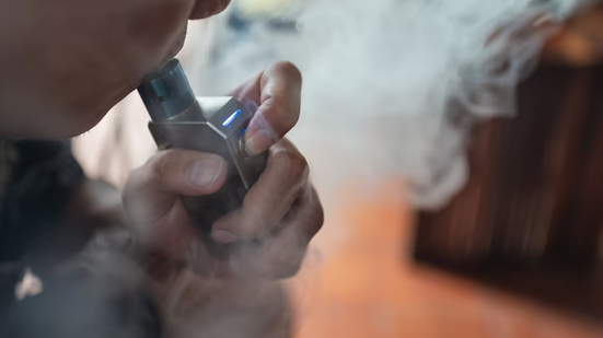 Cigarros eletrônicos e aditivos promovem e perpetuam a dependência de nicotina - Reprodução/Freepik