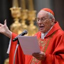 Durante a celebração, o cardeal Giovanni Battista Re enfatizou a necessidade de invocar o Espírito Santo para a escolha do novo líder da Igreja. - Divulgação