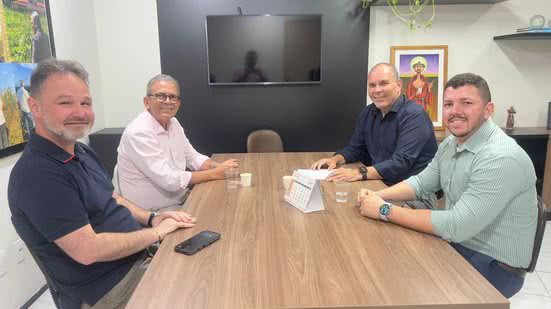 Deputado Hermano Morais; Williman Oliveira, presidente da APER; Diego Mendonça, assessor jurídico da APER; e Wagner Godzicki, assessor do deputado - Reprodução Assessoria