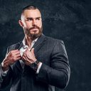 Entenda a importância de um bom perfume na construção da imagem masculina e como ele pode impactar sua presença - Reprodução/FreePik
