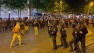 Conflitos entre torcedores em Munique e Paris evidenciam a tensão em eventos esportivos, com a polícia atuando em ambas as cidades. - Reprodução/Redes Sociais
