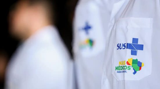 Médicos formados no Brasil e no exterior podem se inscrever, com requisitos específicos e treinamento obrigatório para intercambistas - Reprodução/Agência Brasil