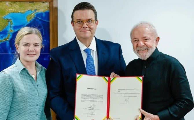 Imagem [VÍDEO] Novo ministro da previdência diz estar “animado”, mas oposição pede sua saída