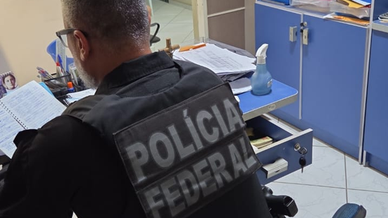 Policiais federais cumpriram dois mandados de busca e apreensão - PF