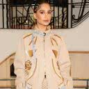 A atriz Camila Pitanga desfilou um look exclusivo com bordado artesanal de Timbaúba dos Batistas no Festival de Cannes, celebrando a cultura potiguar. - Divulgação