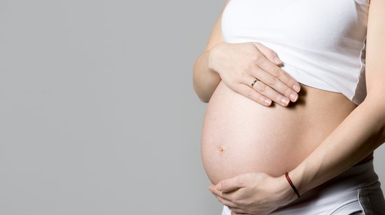 Especialistas destacam a importância de políticas públicas que garantam acesso ao pré-natal de qualidade - Reprodução/Freepik