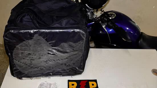 A ação policial resultou na apreensão de 39 porções de maconha e uma motocicleta utilizada para o tráfico. - Divulgação