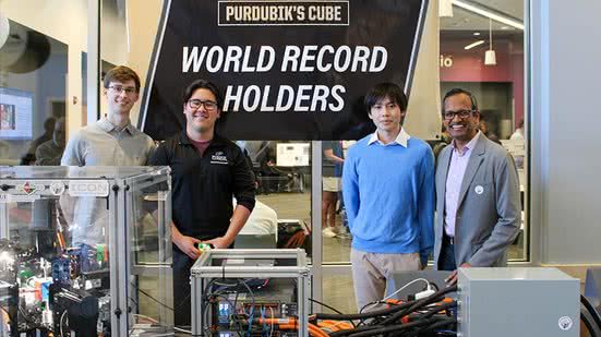 O feito do robô Purdubik’s Cube destaca a inovação e o talento dos alunos da Escola de Engenharia Elétrica e de Computação. - Divulgação/Purdue ECE
