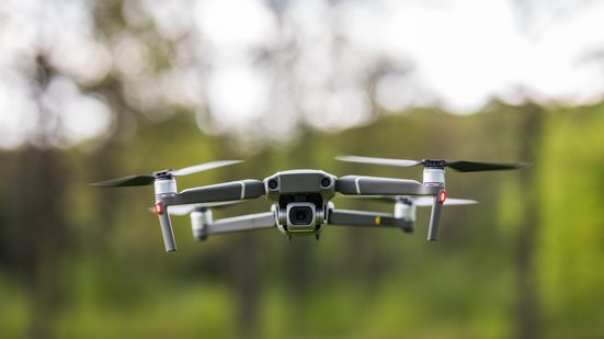 Drone espião preocupa moradores - Imagem: Reprodução/Freepik