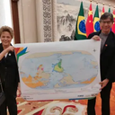 Dilma exibe mapa-múndi de cabeça para baixo em evento na China - Reprodução